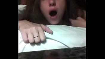 Vídeo porno follando con la novia que se siente feliz cuando siente mi verga metida en su coño